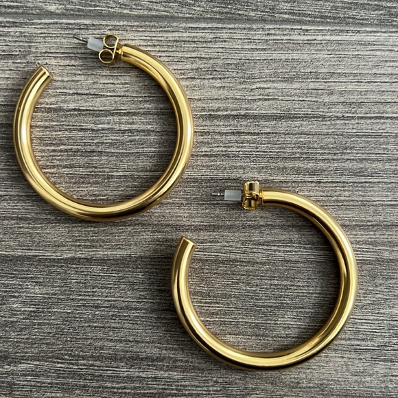 J.CREW Gold Hoop Earrings 1.5" Chunky Hoops Jewelry Classic Vacation Retro 90s - Picture 5 of 6